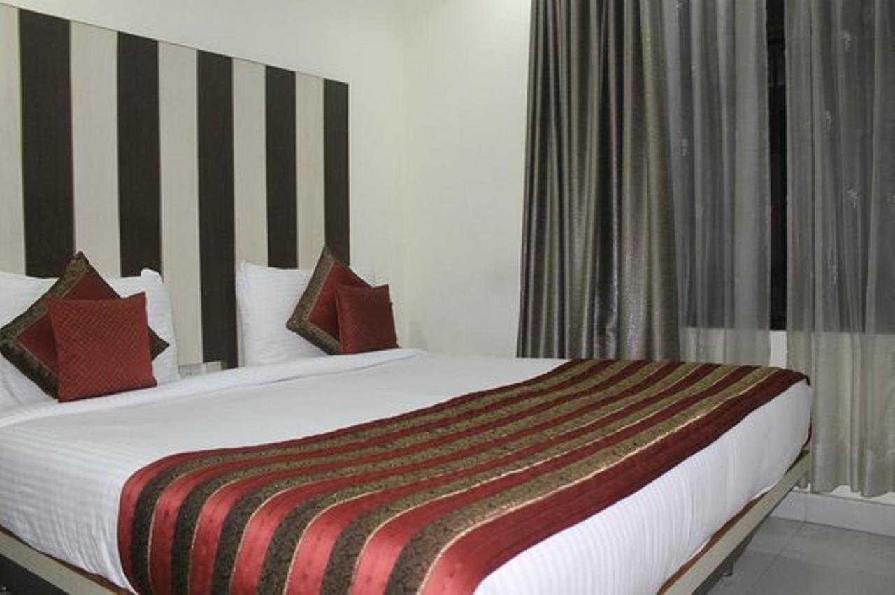 Hotel Balsons Continental Ню Делхи Екстериор снимка