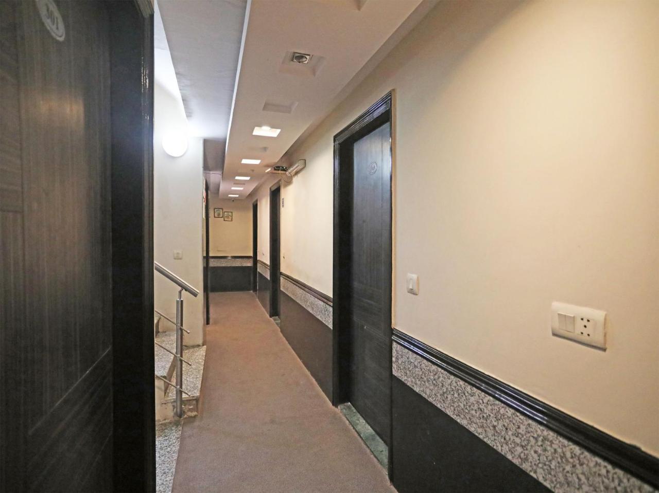 Hotel Balsons Continental Ню Делхи Екстериор снимка