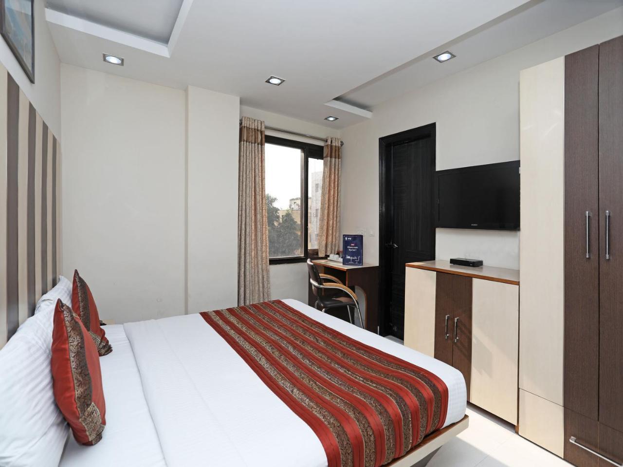 Hotel Balsons Continental Ню Делхи Екстериор снимка