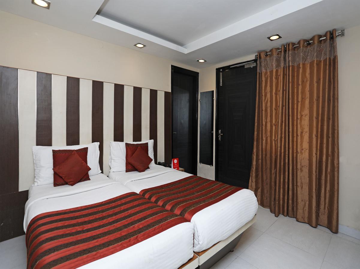 Hotel Balsons Continental Ню Делхи Екстериор снимка