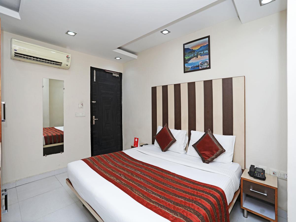 Hotel Balsons Continental Ню Делхи Екстериор снимка