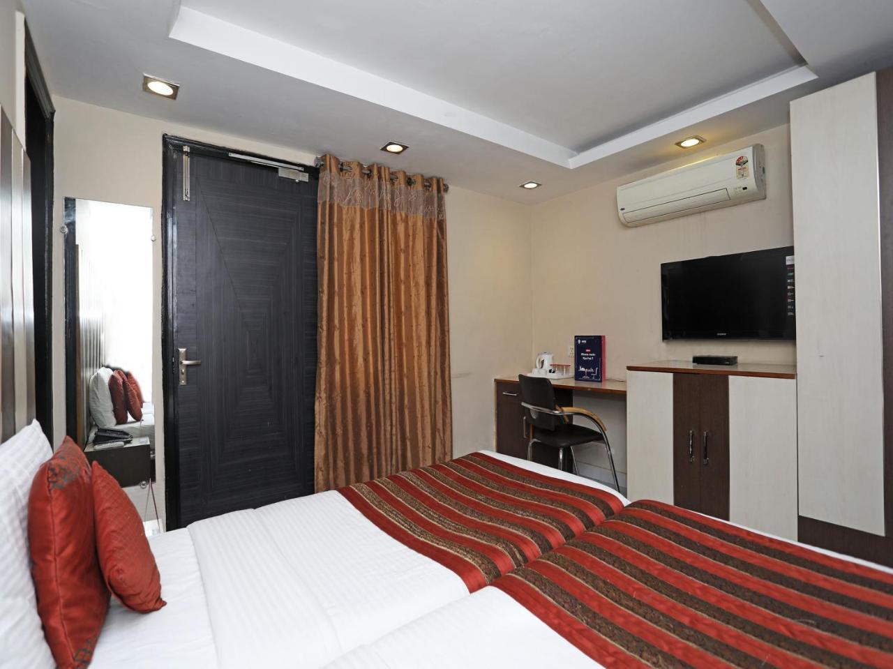 Hotel Balsons Continental Ню Делхи Екстериор снимка