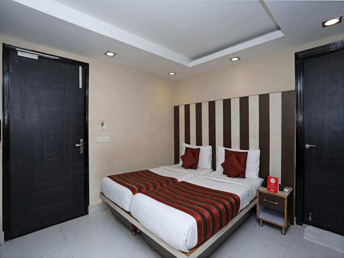 Hotel Balsons Continental Ню Делхи Екстериор снимка
