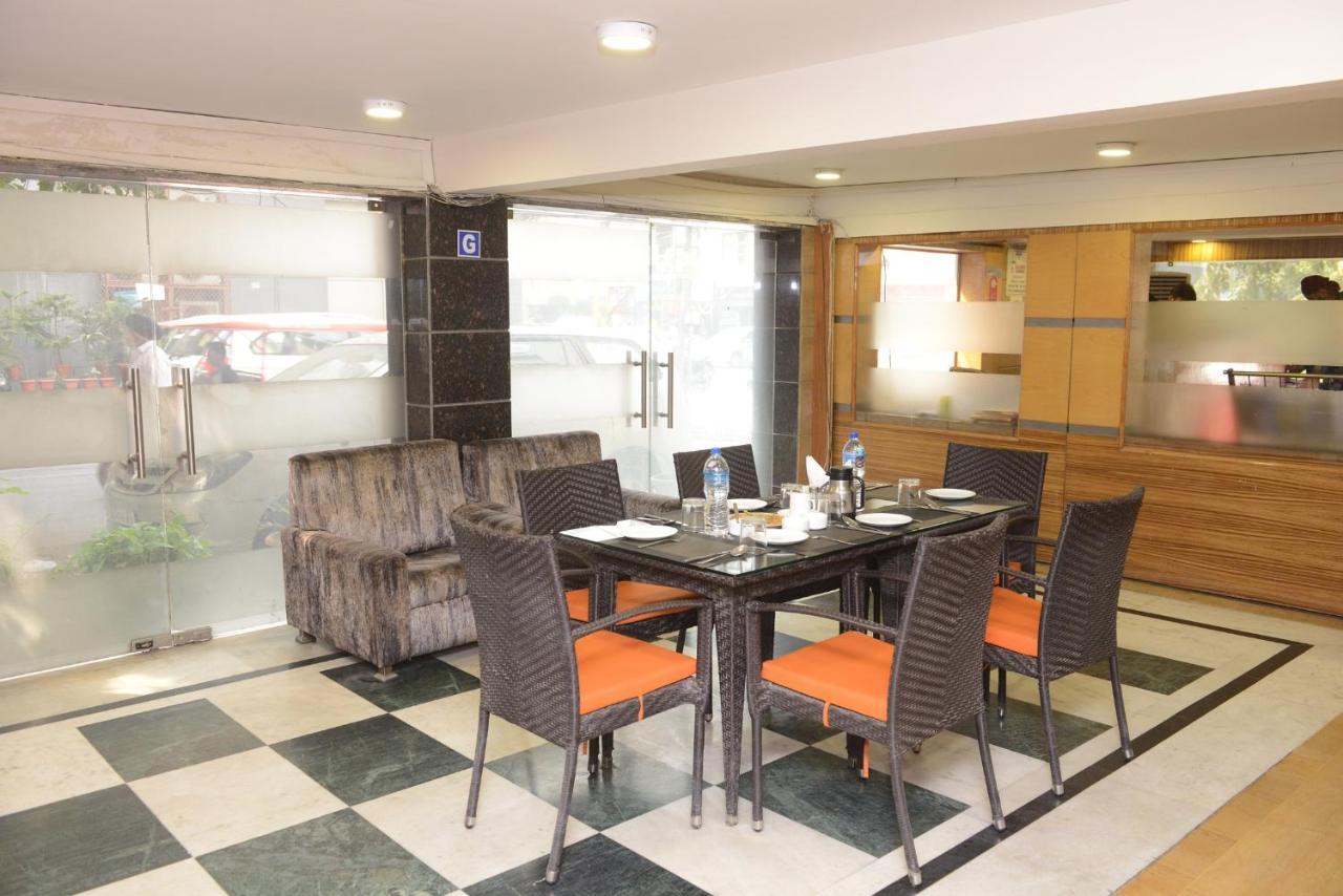 Hotel Balsons Continental Ню Делхи Екстериор снимка